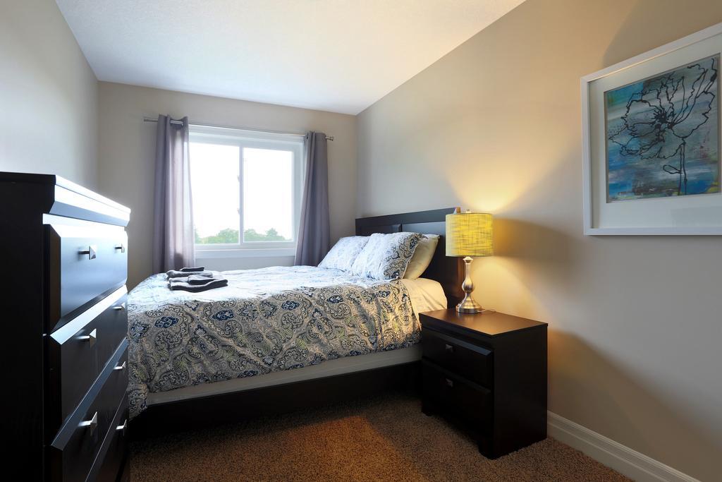 Boardwalk Homes - Executive Guest Rooms & Townhomes Kitchener Bilik gambar